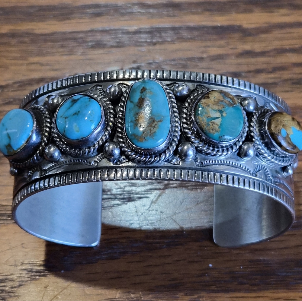 Native American Indian Navajo Cuff Braclet Turquoise and Silver Ladies